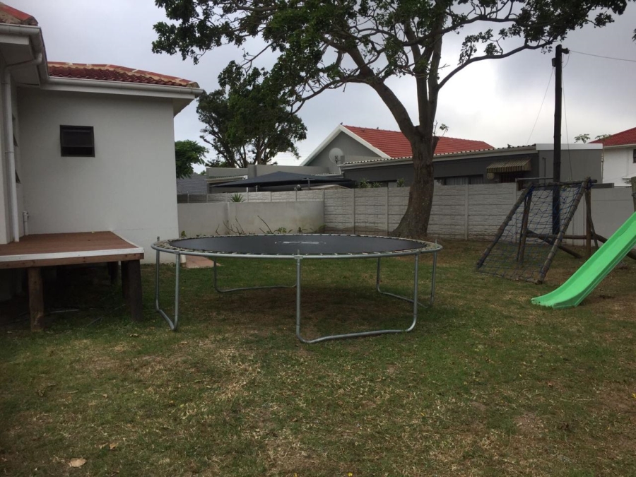 To Let 4 Bedroom Property for Rent in Beacon Bay Eastern Cape